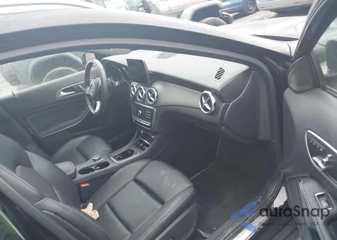 2019 Mercedes-Benz Gla 250 4Matic z USA, uszkodzony, nr VIN WDCTG4GB8KJ550173